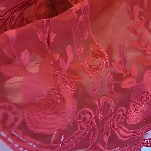 E'leter lace overlay romper midi length. Lovely burgundy in color sz Small(#595) - Picture 17 of 17